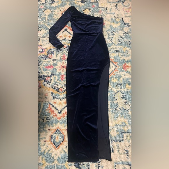 Windsor Navy Blue Velvet One-Sleeve Formal Dress - Size Small - Picture 2 of 9
